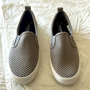 Sperry women’s 6.5 slides. Never worn. Memory foam